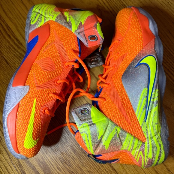 Lebron Twelve shoes size 7 - Picture 7 of 8